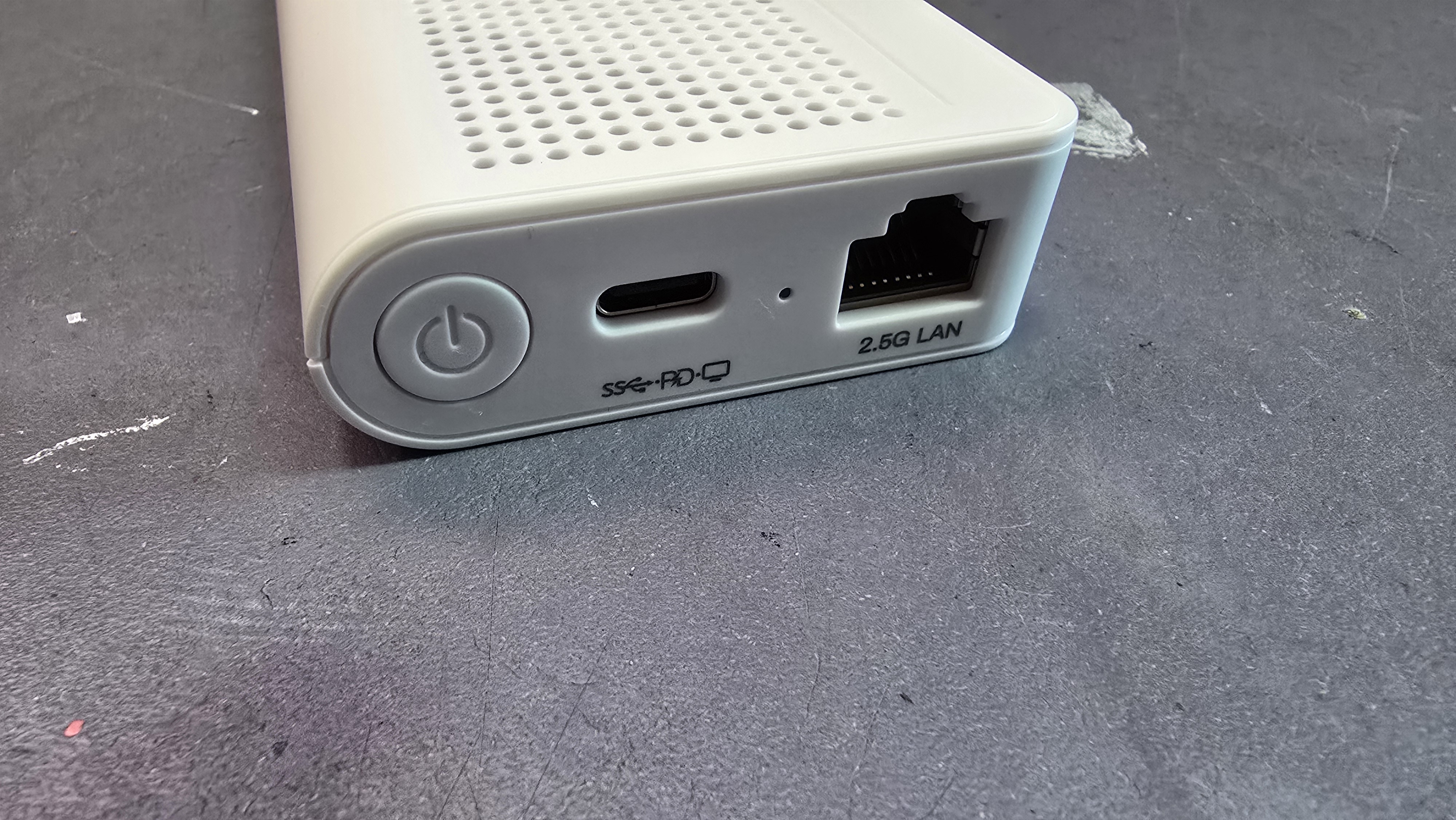 With the option to use PoE or USB PD the S100 provides outstanding flexibility for edge deployments